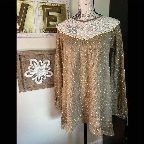 Pom Lace A -Line Sweater Top. Perfect for Fall 🍁
Ryu/Areve! - Picture 1 of 9